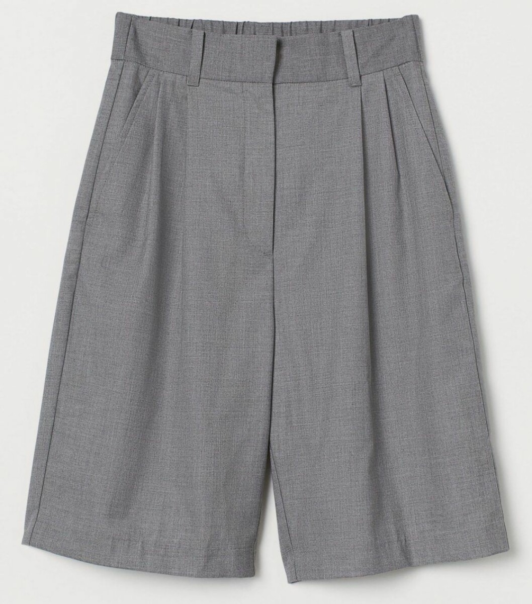 Matchande grå bermudashorts från H&M.