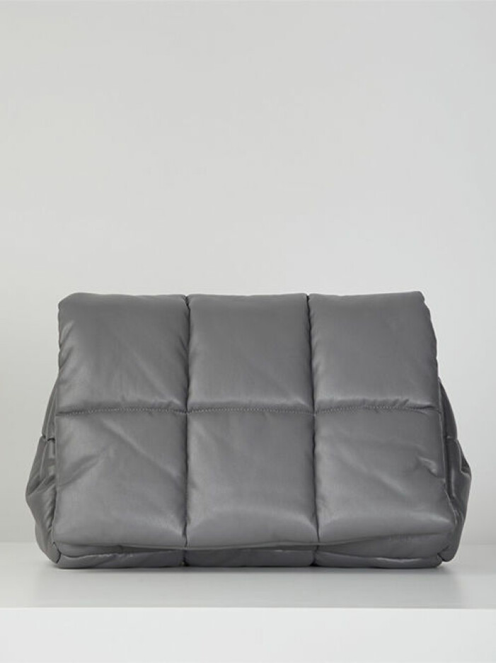 gra-clutch-stand-studio