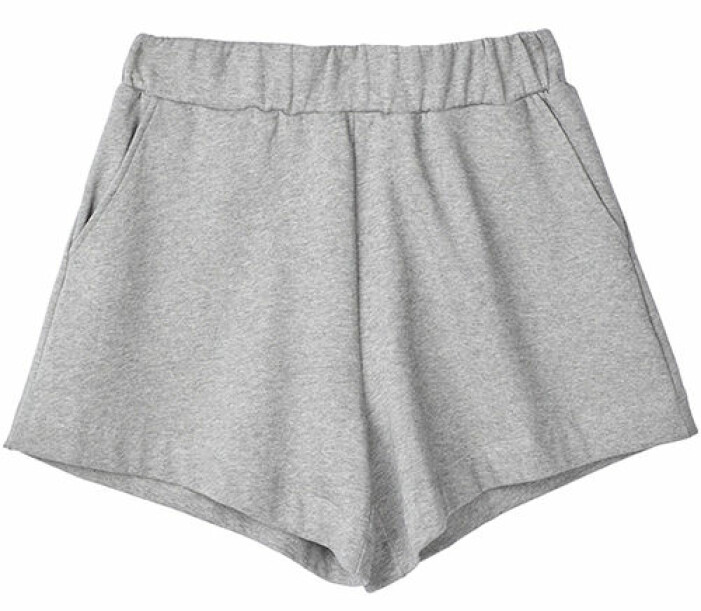 grå shorts stylein
