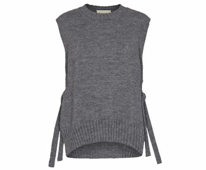 grå stickad väst med slits