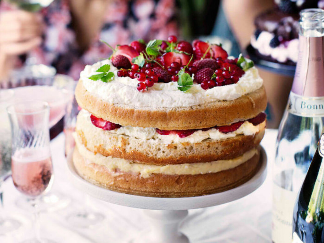 Gräddtårta med sommarbär. Foto: Ulrika Ekblom Gräddtårta med sommarbär. Foto: Ulrika Ekblom