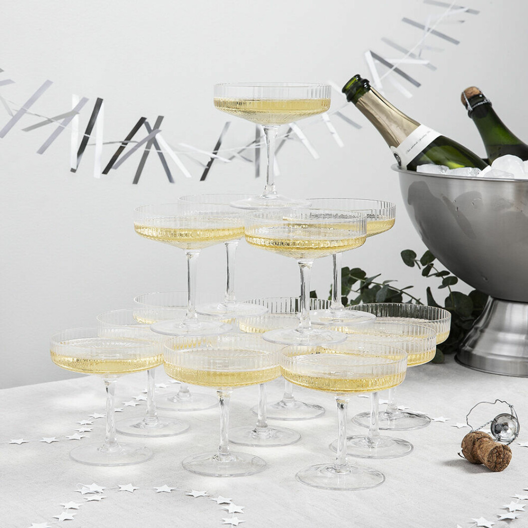 Räfflade champagneglas från Granit 2019