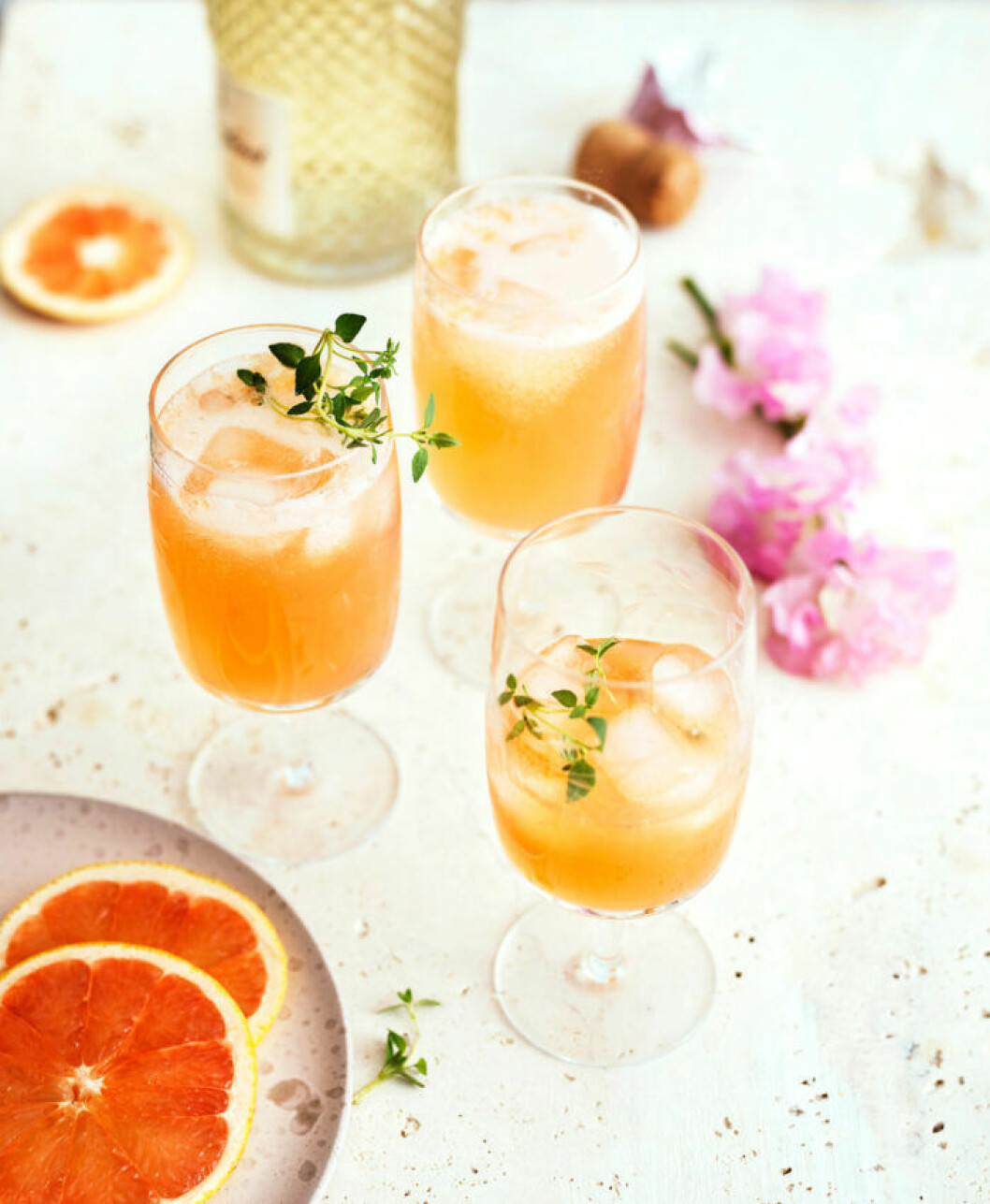 Grape- och timjanfizz