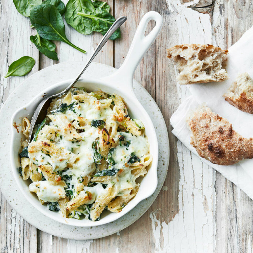 Gratinerad penne med spenat, ricotta och mozzarella. Gratinerad penne med spenat, ricotta och mozzarella.