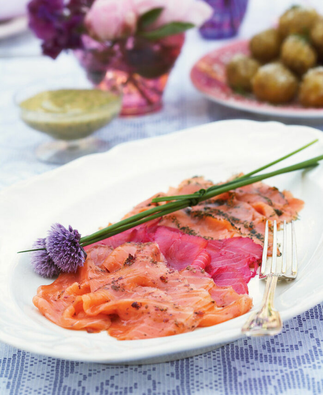 Gravad lax på 3 olika sätt. Gravad lax på 3 olika sätt.