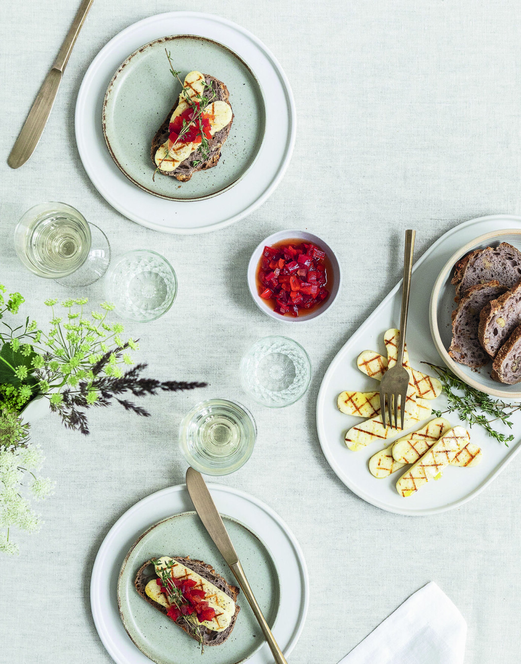 Grillad halloumi med paprikachutney. Recept grillad halloumi