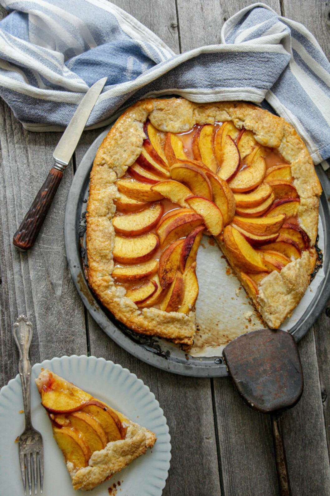 Grillad persikogalette. Recept på grillad persikogalette