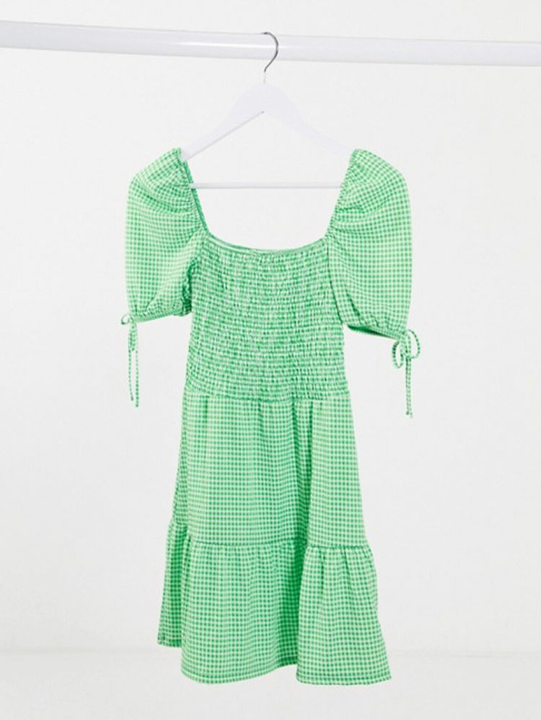 Grön smockad klänning från Asos