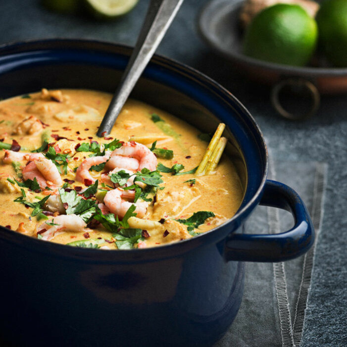 Recept på thailändsk fiskgryta med räkor och kokosmjölk