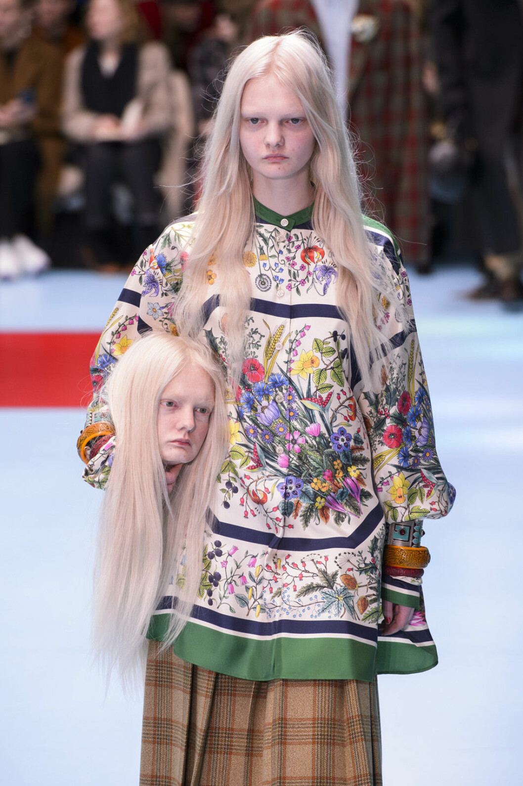 Blommig blus från Gucci.