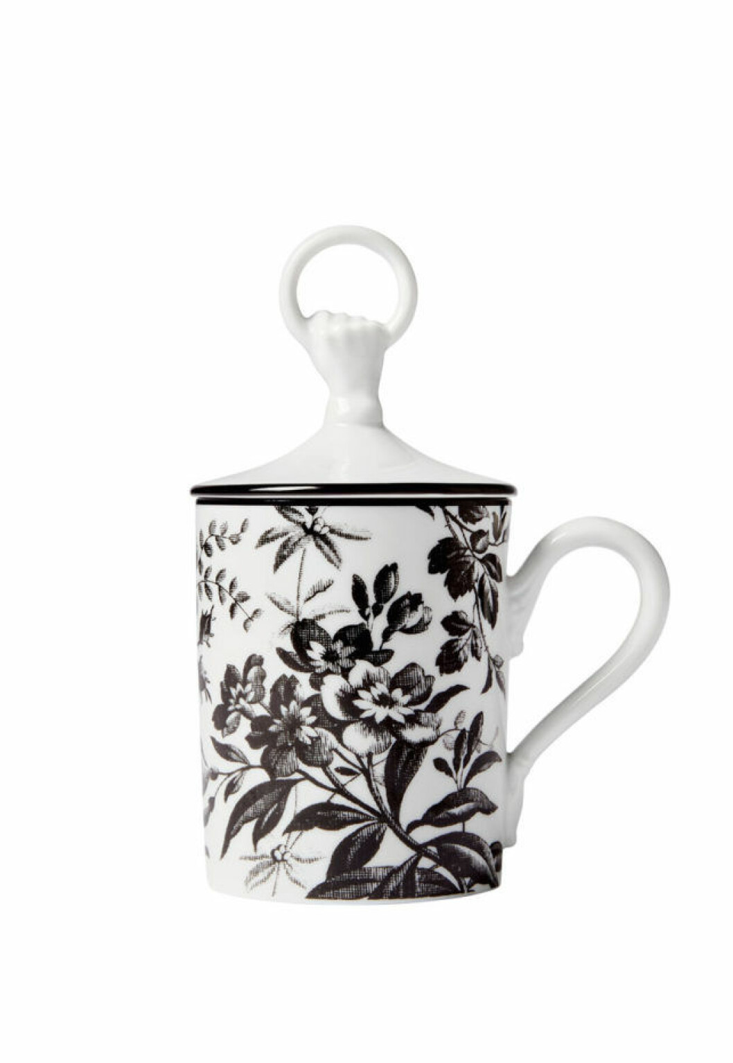 Blommig tapet Fontainebleau från Cole & Son samt svartvitmönstrat ljus i porslin från Gucci Décor.