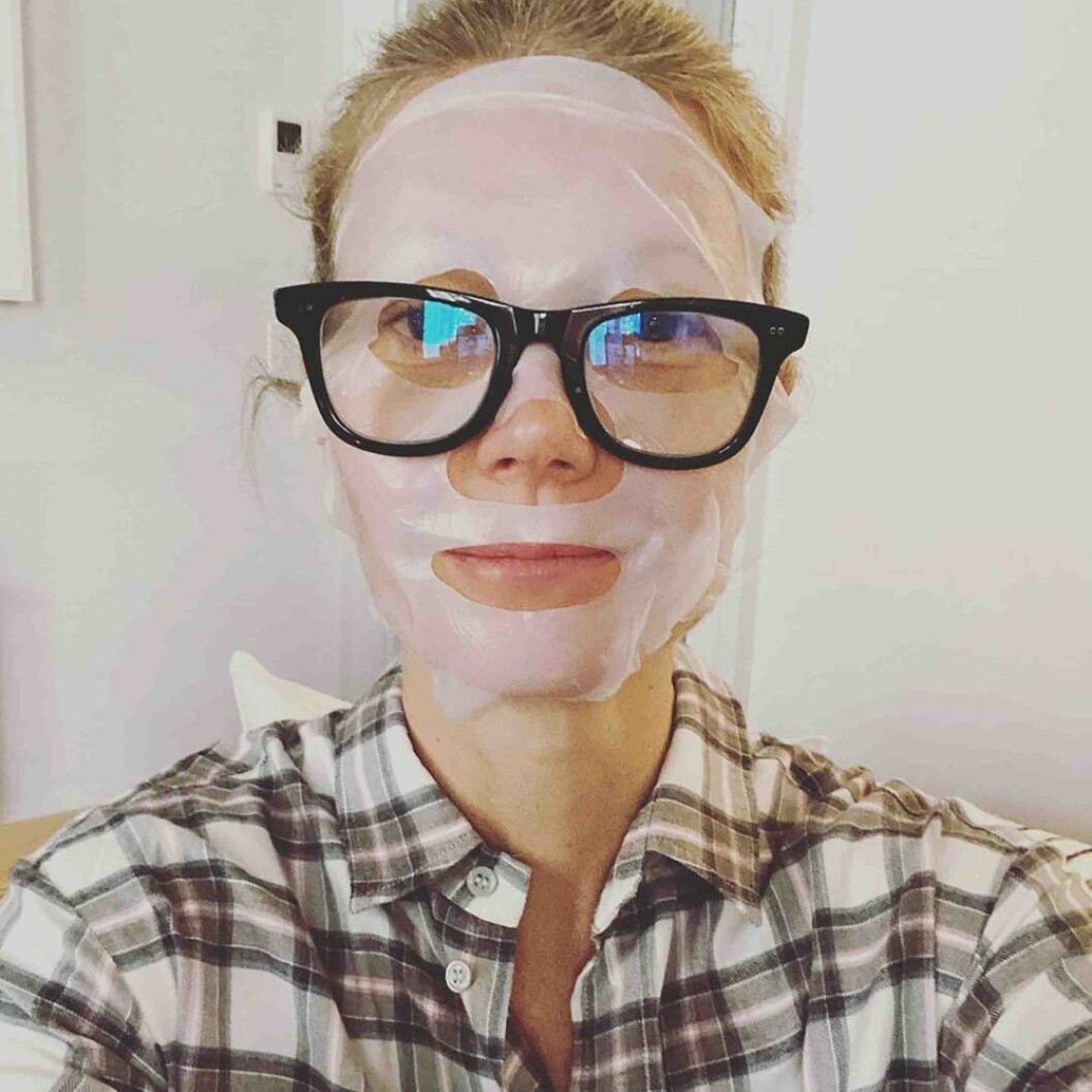 Gwyneth Palthrow i ansiktsmask och glasögon