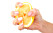 Salt och citronjuice tar bort lukt från händerna.