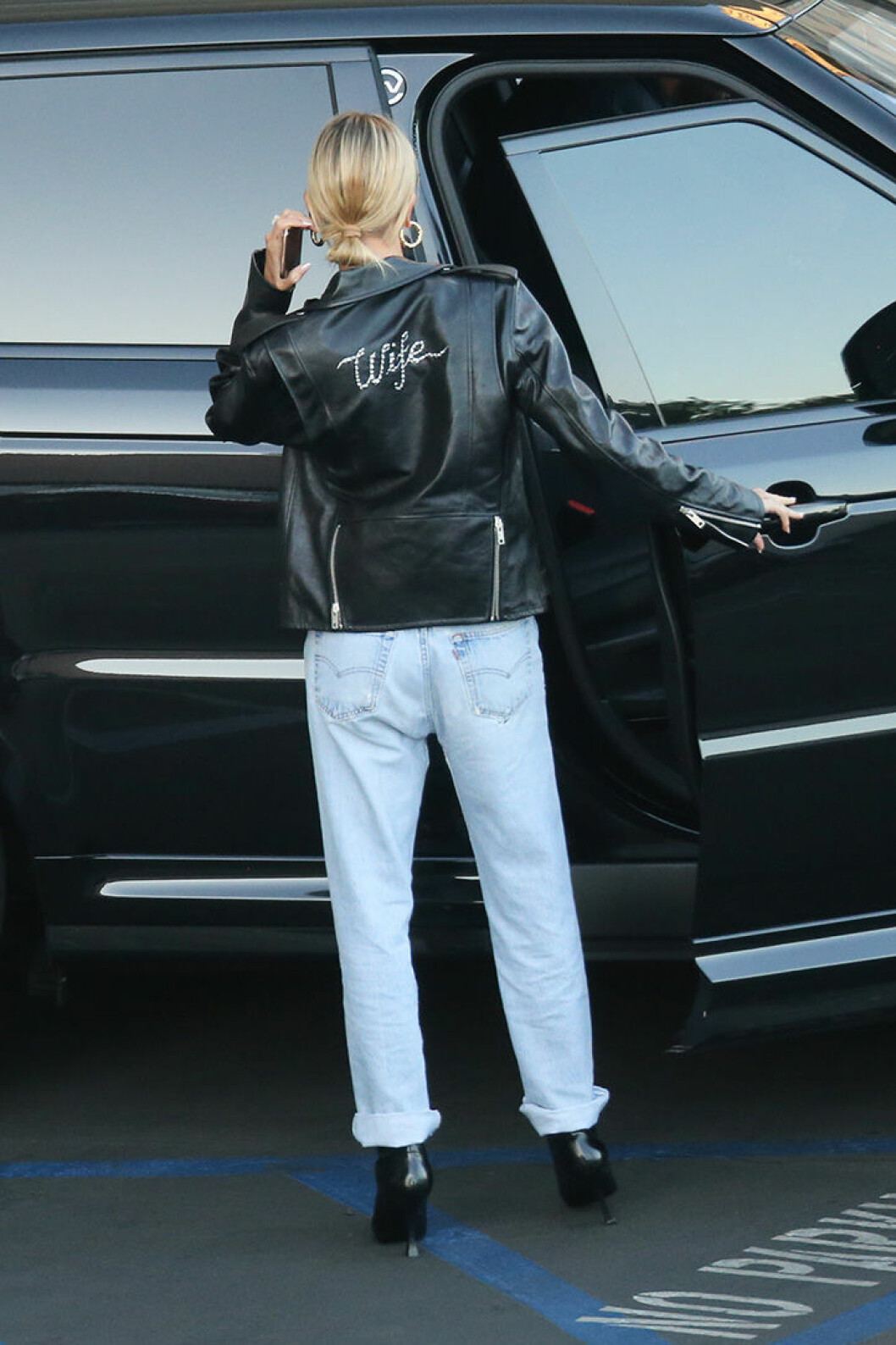 Hailey Bieber Celinejacka