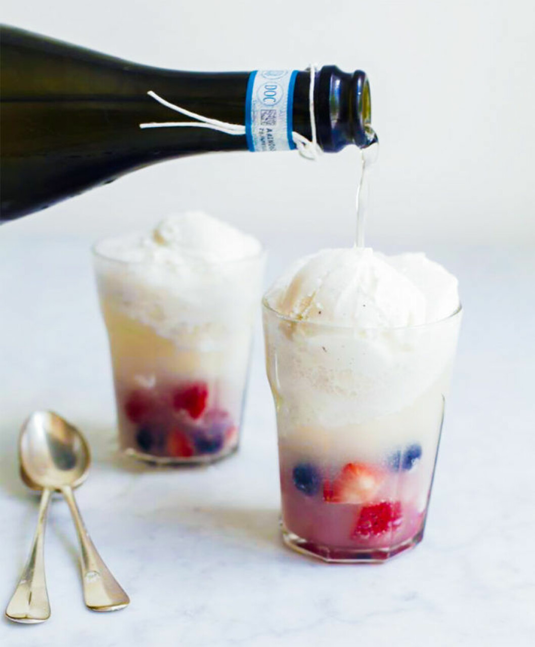 Vinfloat med sockrade bär.