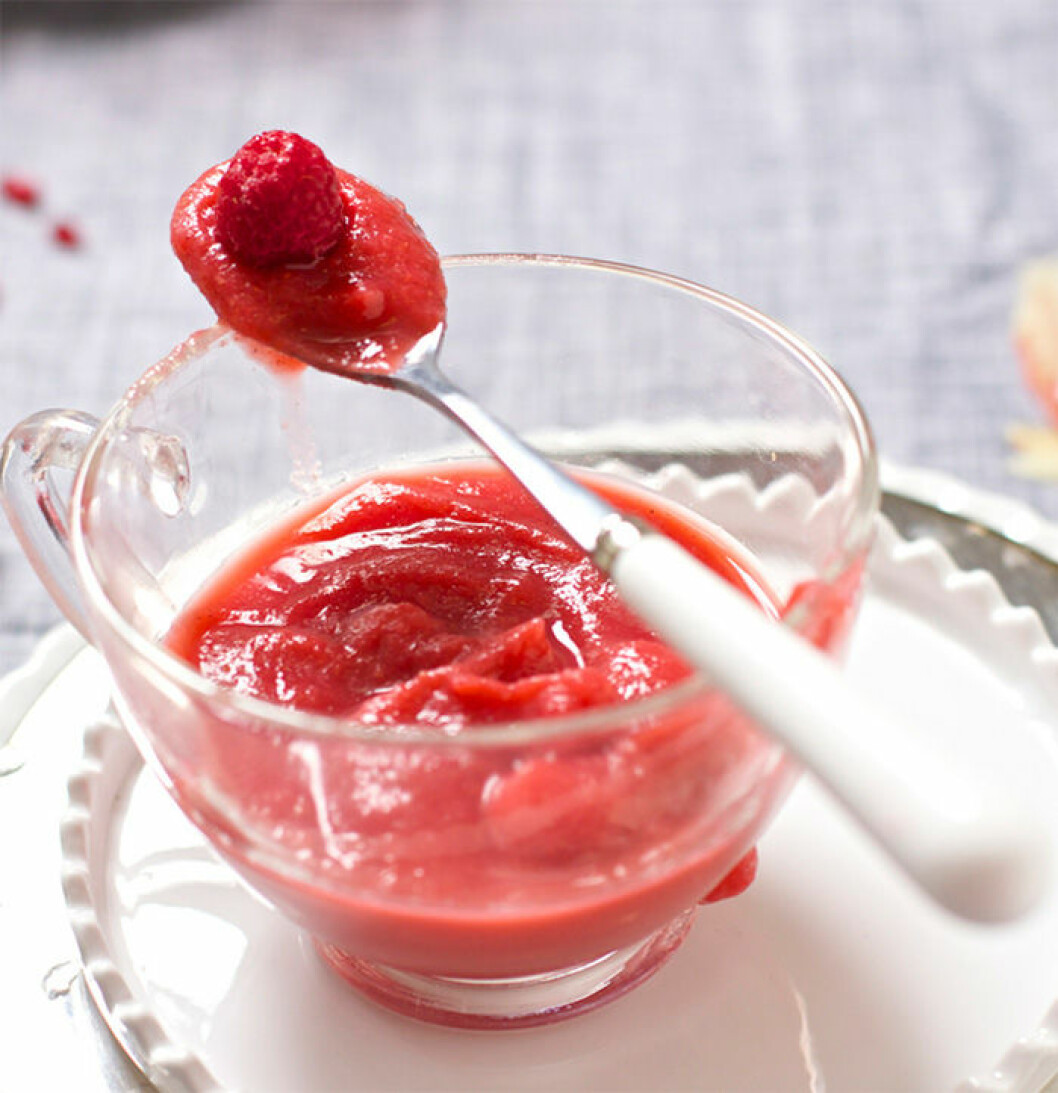 Via: <a href="http://www.babyfoode.com/blog/2014/2/6/apple-raspberry-vanilla-bean-puree" target="_blank" rel="noopener">babyfood</a>