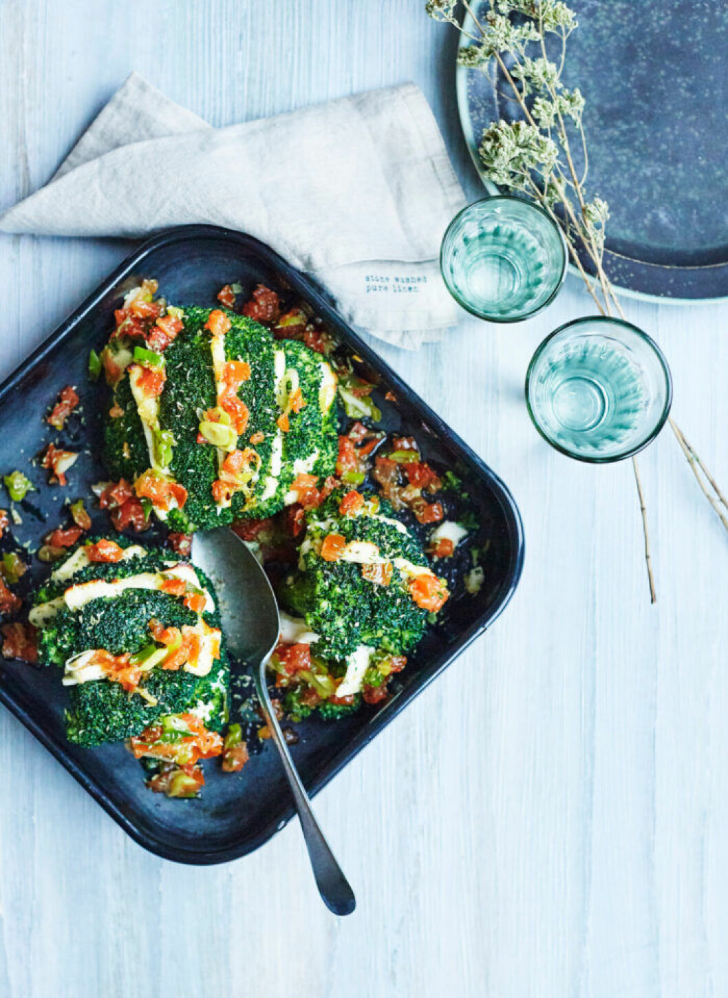 Halloumigratinerad broccoli. Recept på halloumigratinerad broccoli