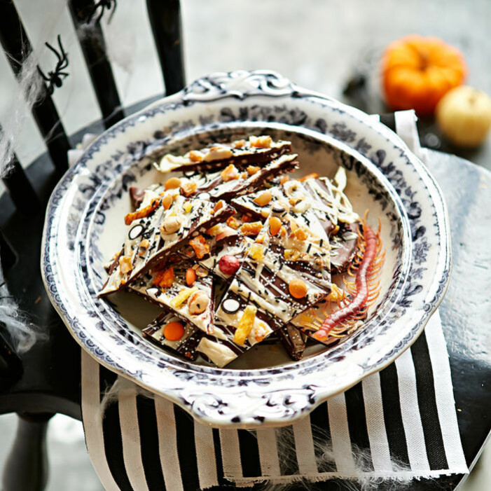 Recept på mandelkrokant med choklad och krossade karameller