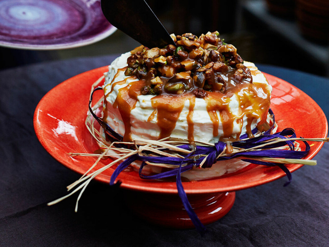 Pumpakaka med nötter och frosting. Pumpakaka med nötter och frosting.