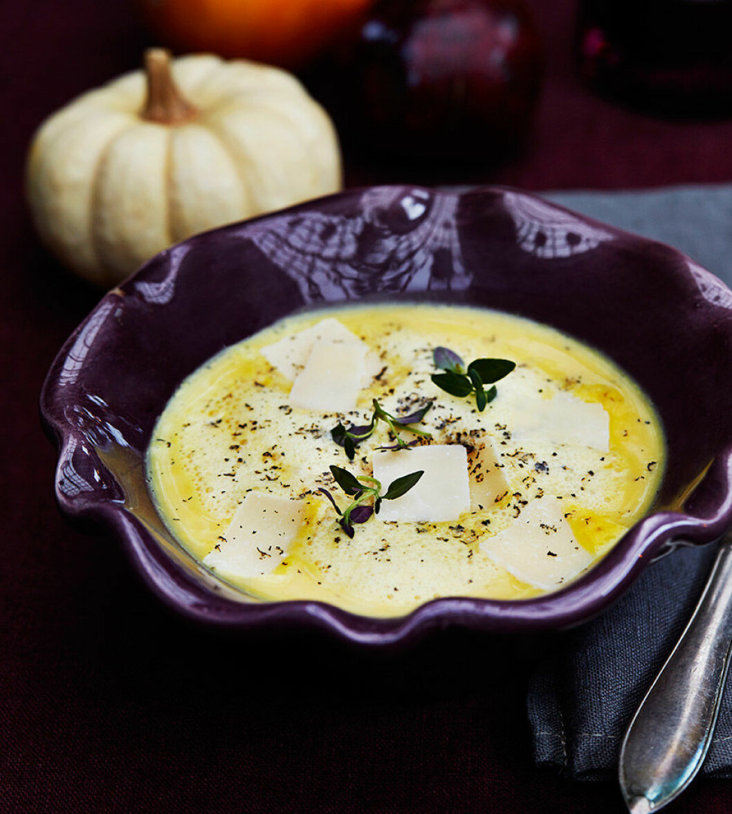 Pumpasoppa med tryffel och parmesan.
