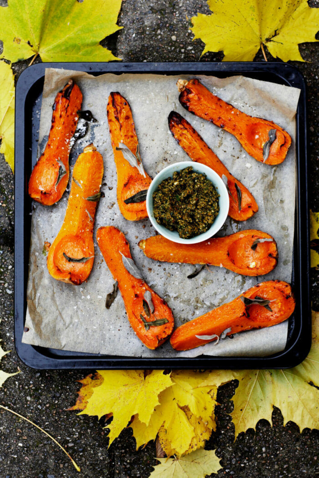 Ugnsrostad butternut med pumpafröpesto. Recept på ugnsrostad butternut med pumpafröpesto