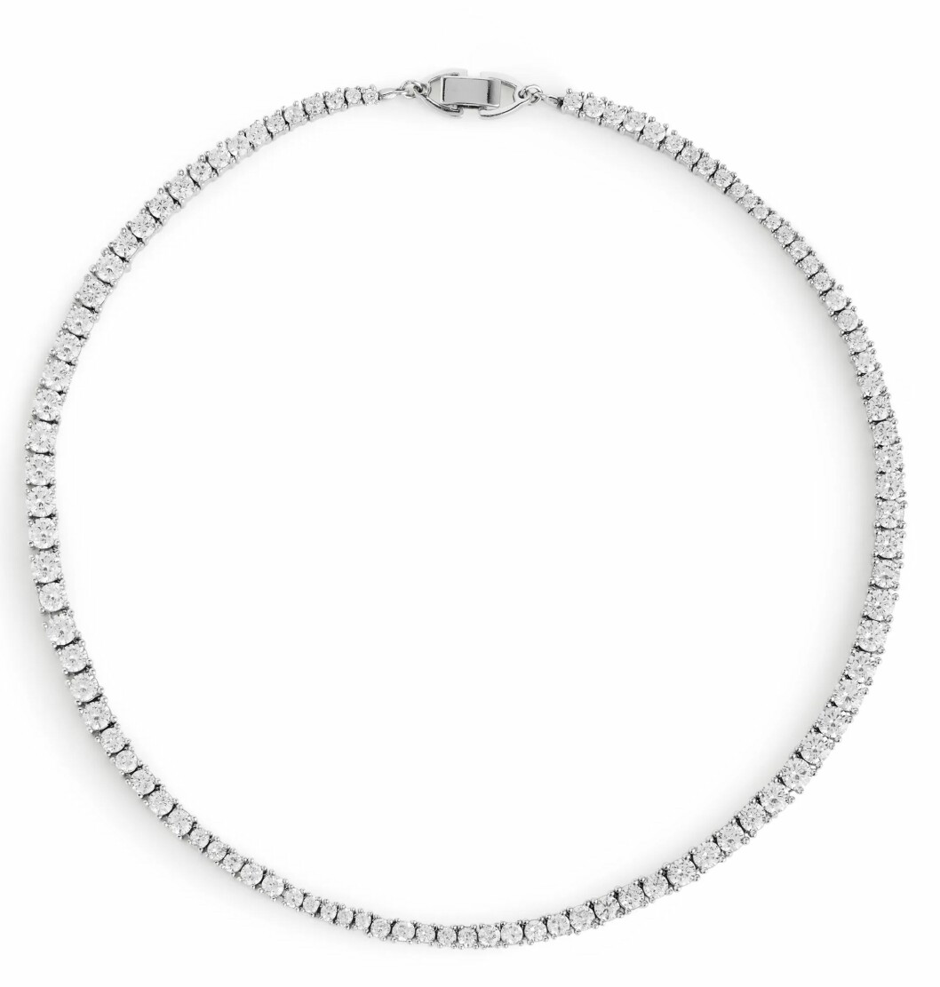 Silverpläterat halsband dekorerat med strass från Arket.
