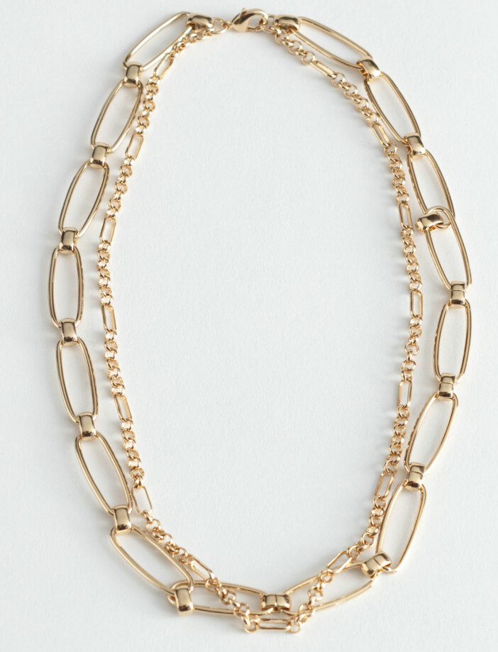 Halsband med dubbla kedjor.