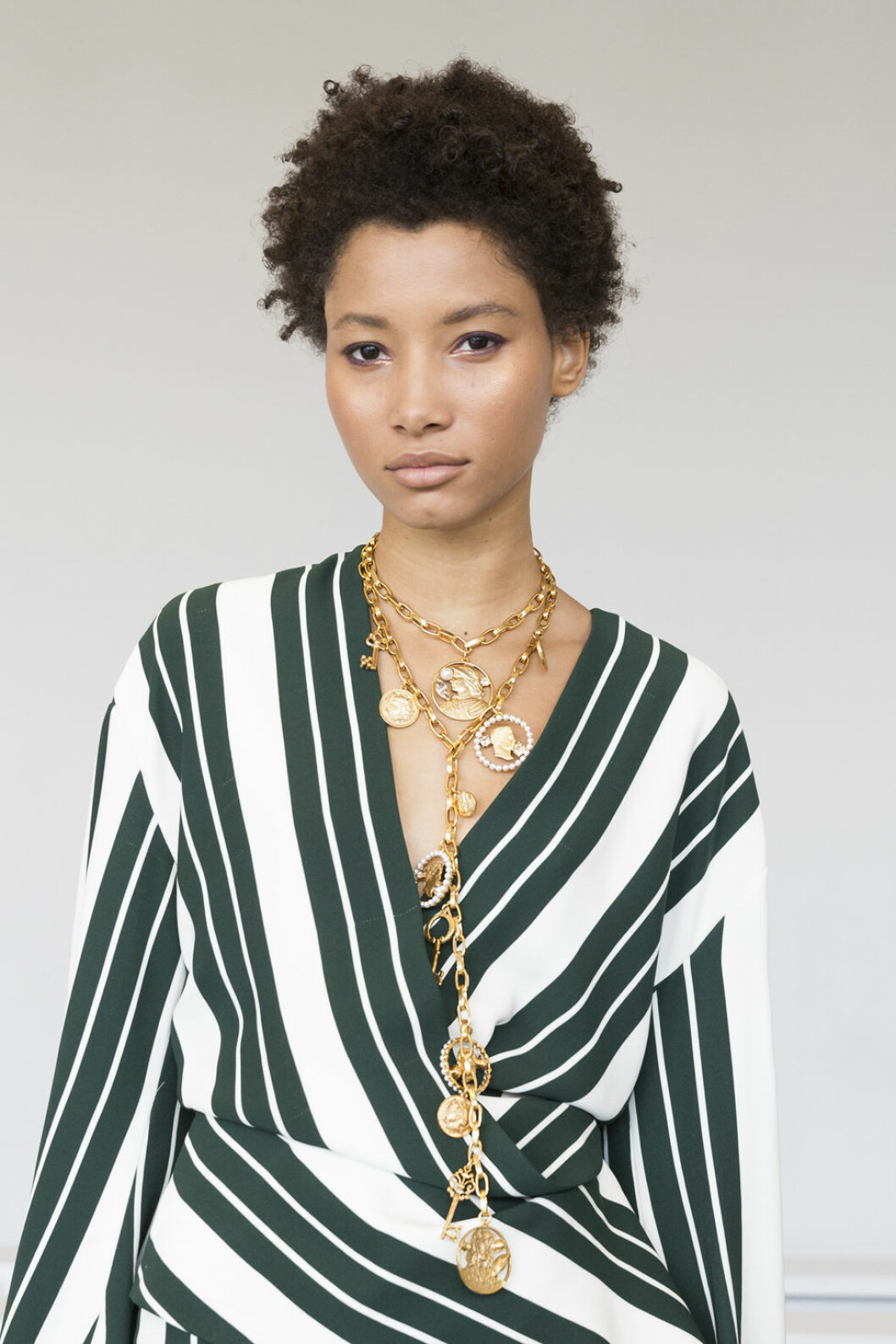Oscar de la Renta halsband på modell från ss-19 showen