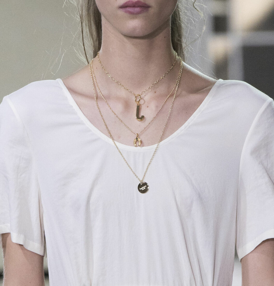 Paul & Joe halsband på modell från ss-19 showen