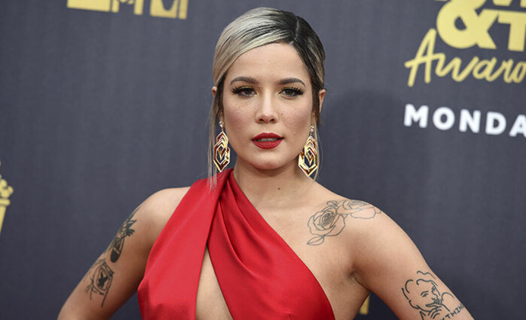 Halsey är en av kändisarna som berättat om sin endometrios