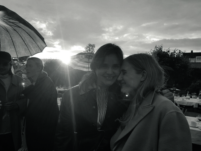 Vänskap växte till kärlek mellan Sanna och Hanna. Hanna Johansson och Sanna Samuelsson