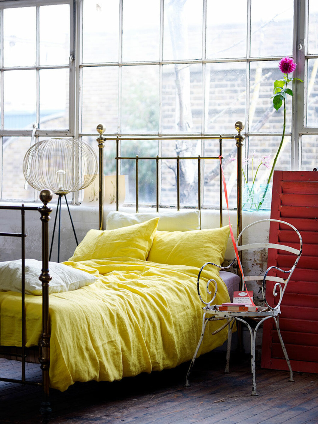 Hans_blomquist_sang_bed_yellow