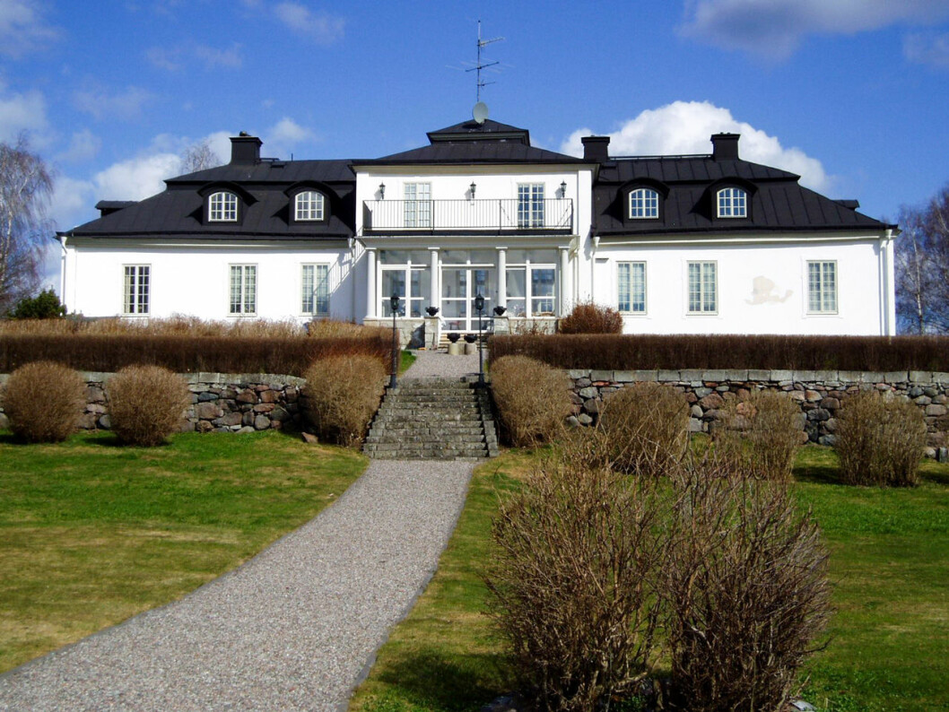 Tuna gård har 14 rum och en stor sjötomt. Perfekt för ett sommarbröllop! Foto: Udo Schröter. Tuna gård