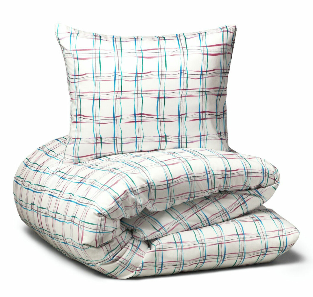 Påslakan från serien Iris Collection formgiven av Lars Nilsson för Hästens.