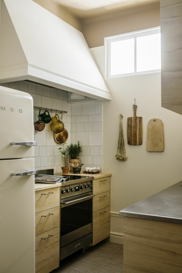 Hemma hos Helena Sand Östermalm kitchen Smeg kyl