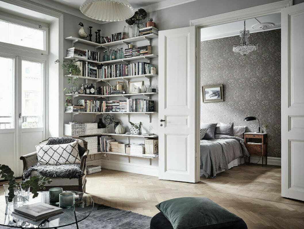 Johanna Bradfords hem har inspirerat många. Gullrankan ger både grönska och ett fint strukturbrott. Foto: Andreas Bergstedt för<a href="http://entrancemakleri.se/" target="_blank" rel="noopener"> Entrance Mäkleri</a>