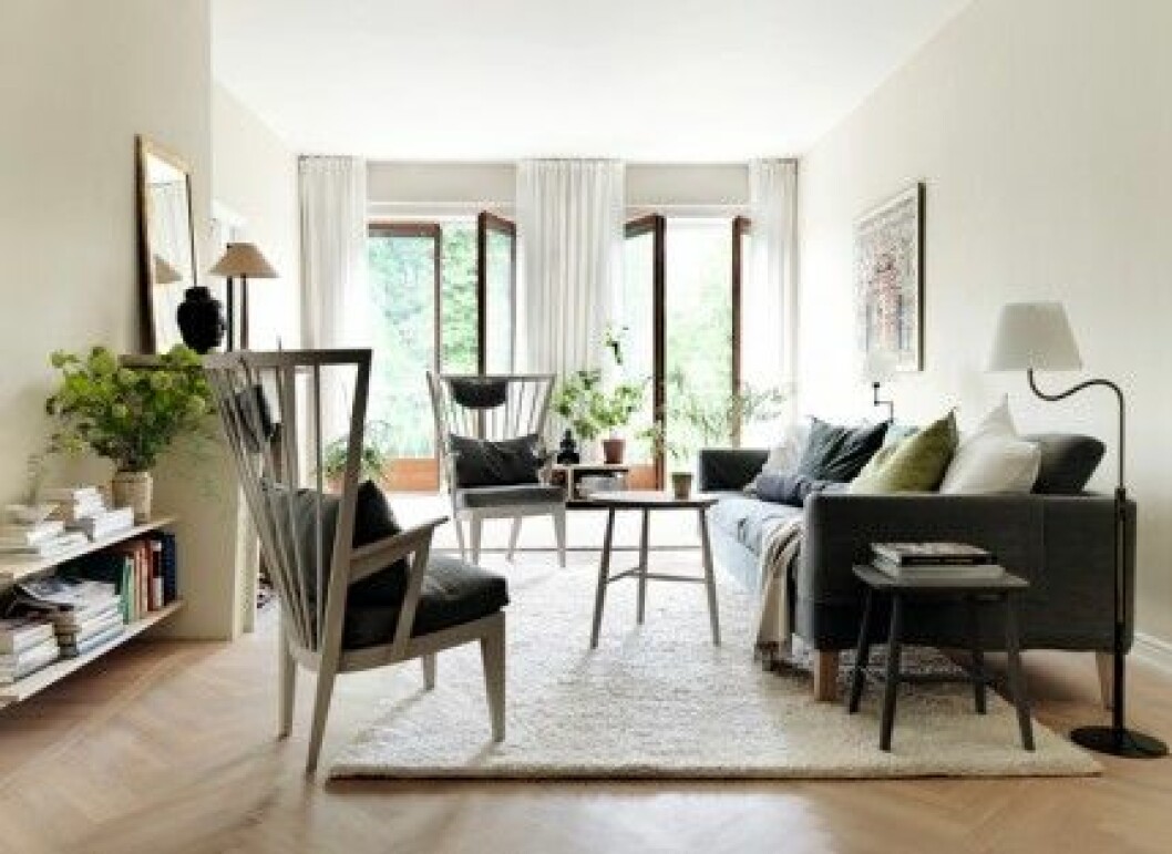 Hemma-hos-nirvan-richter-norrvgavel-vardgasrum-gardiner-soffgrupp