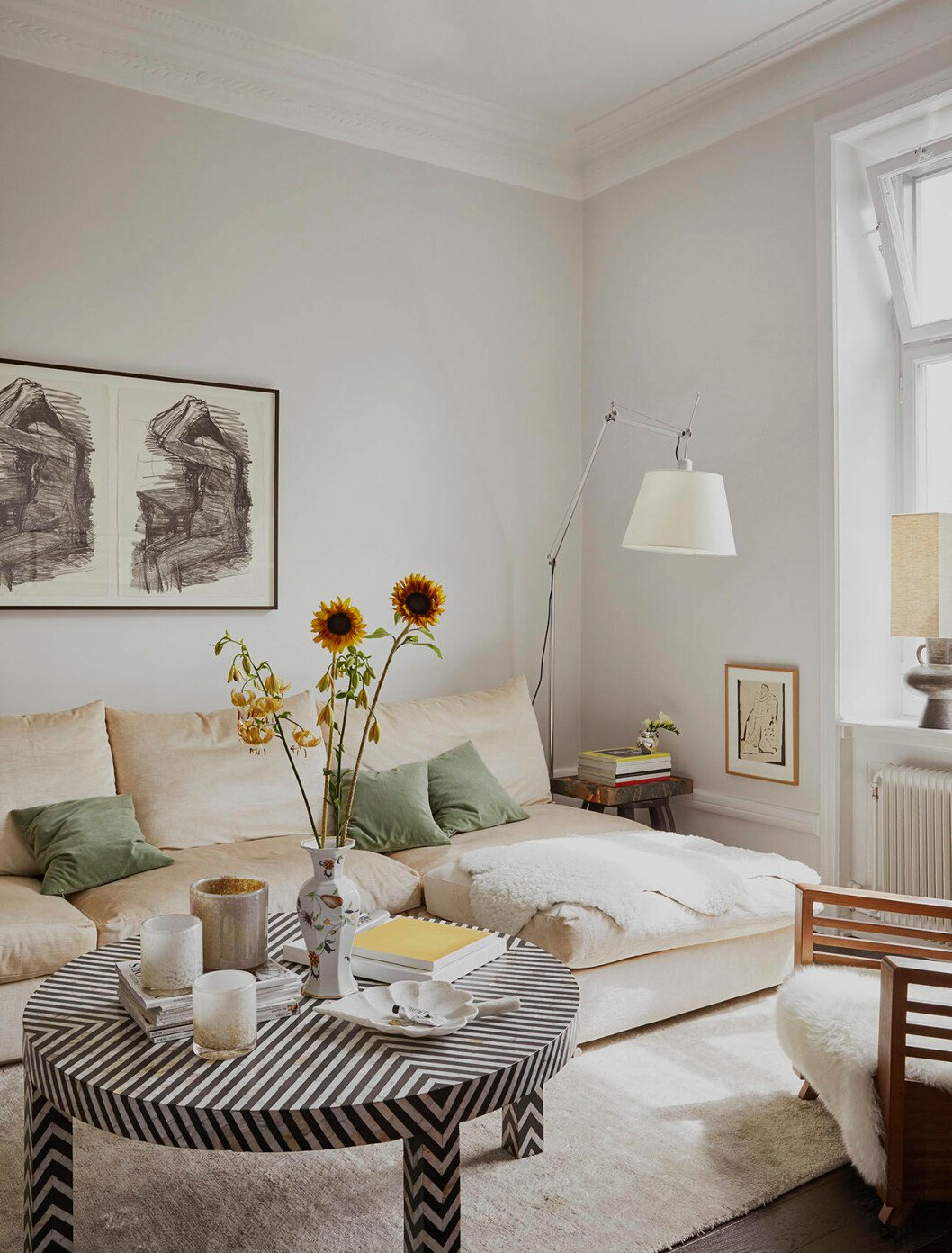 I Sofia Mehrotas lägenhet möts den skandinaviska minimalismen och den indiska värmen