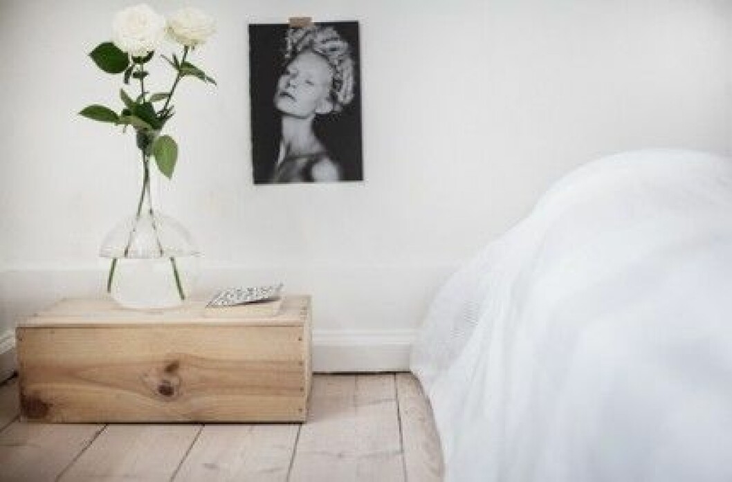 Hemma-hos-Trine-i-Kopenhamn-©-Anna-Malmberg-5-sovrum sang sangbord vas foto