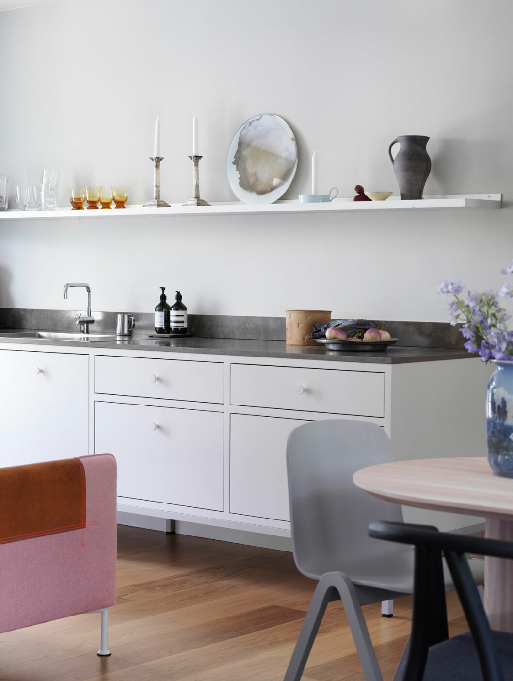Hemma hos Mia Lagerman Köpenhamn kök hylla