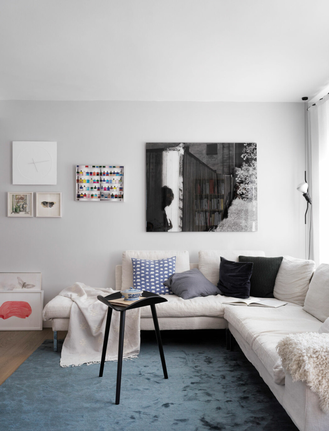 Hemma hos Mia Lagerman Köpenhamn vardagsrum soffa tavla