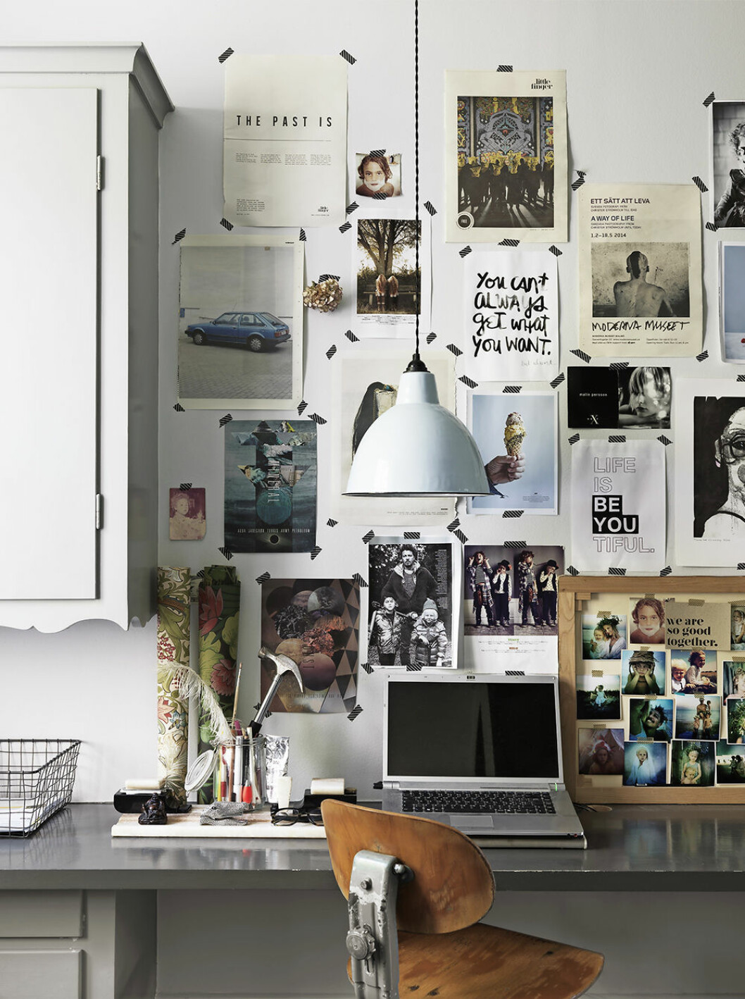 Personligt och kreativt i Malin Perssons arbetshörna. Foto: Petra Bindel Stylist: Malin Persson | Syns i: <a href="https://www.elle.se/decoration/kika-in-i-var-bloggare-malin-perssons-ljuvliga-hem/" target="_blank" rel="noopener">Kika in i Malin Perssons ljuvliga hem</a> Inspirerande arbetshörna hemma hos Malin Persson