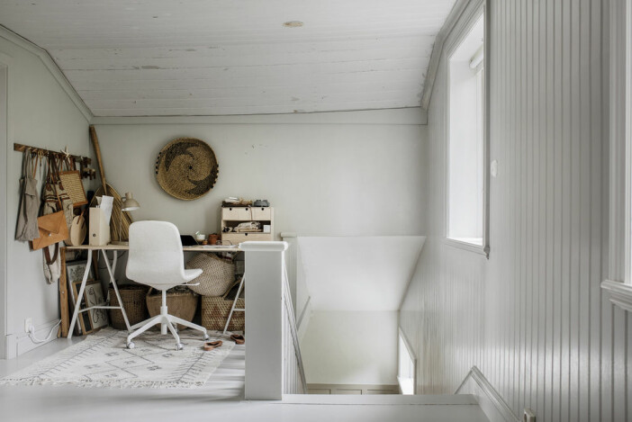 hemmakontor intill trappa