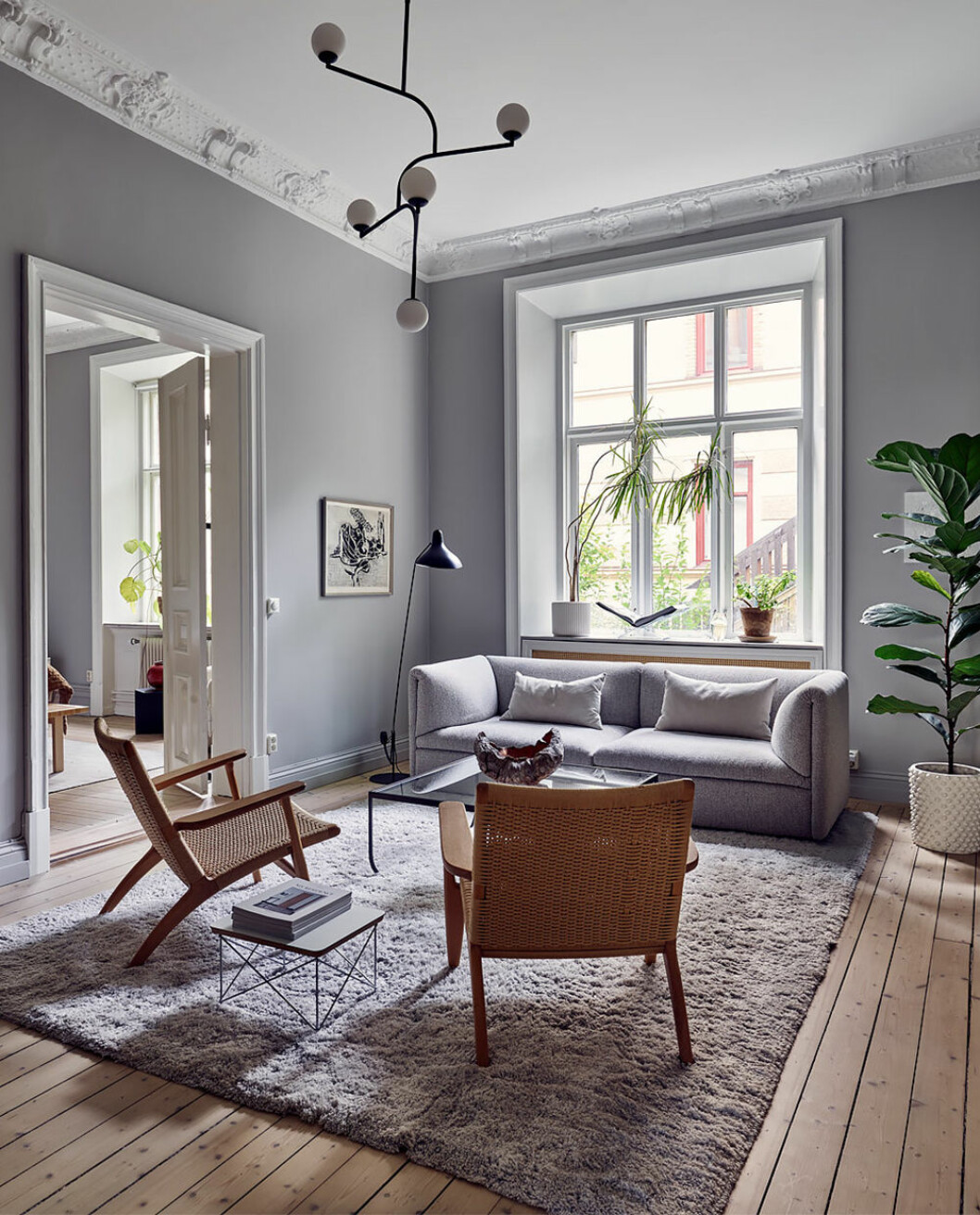 Hållbara färger och former är här för att stanna. Foto: Jonas Lundberg Styling: Jonas Brandin för <a href="https://www.instagram.com/entrancemakleri/?hl=sv" target="_blank" rel="noopener">Entrance mäkleri</a>/mäklare: Erika Bergholm Tidlös, snygg inredning i vardagsrum