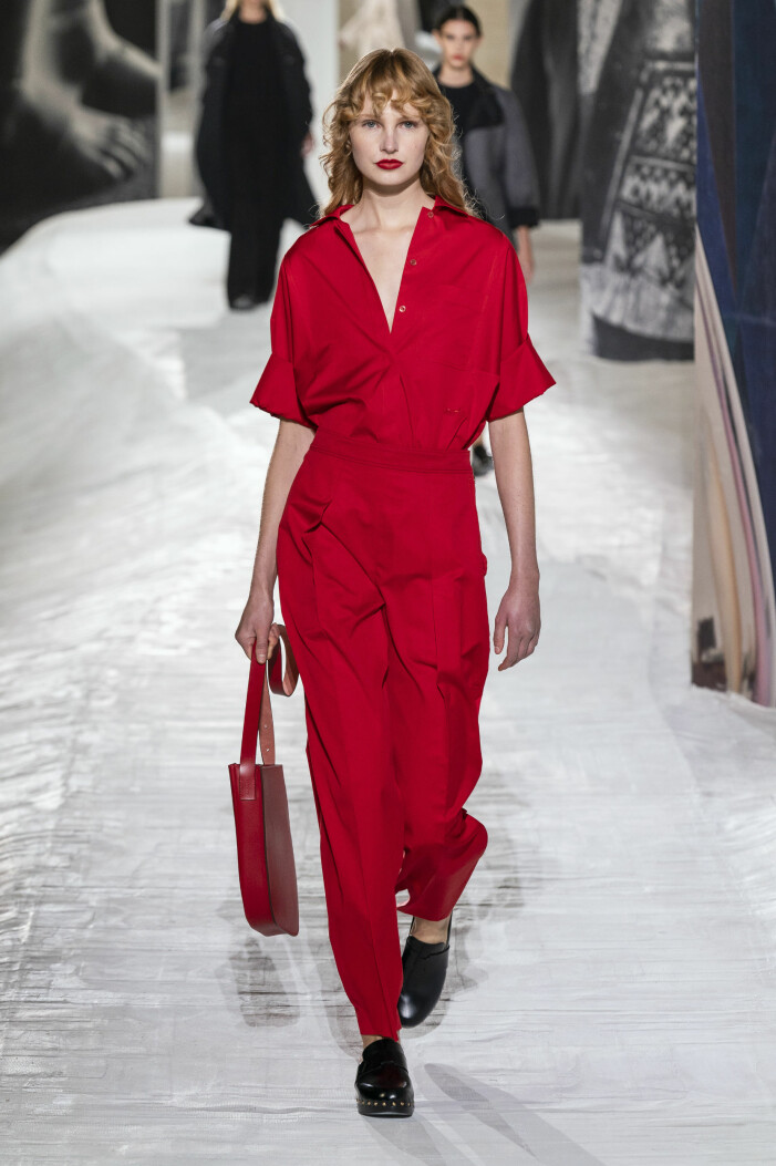 Hermès SS21. klarröda toner hos Boss 2021
