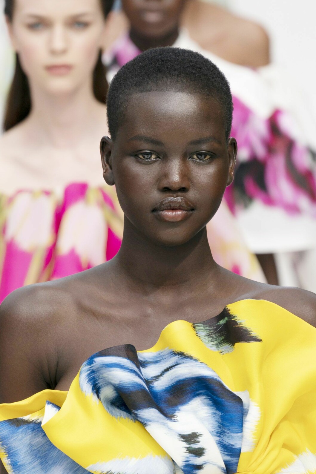 Adut på catlaken för Carolina Herrera SS 2020. Adut AKech