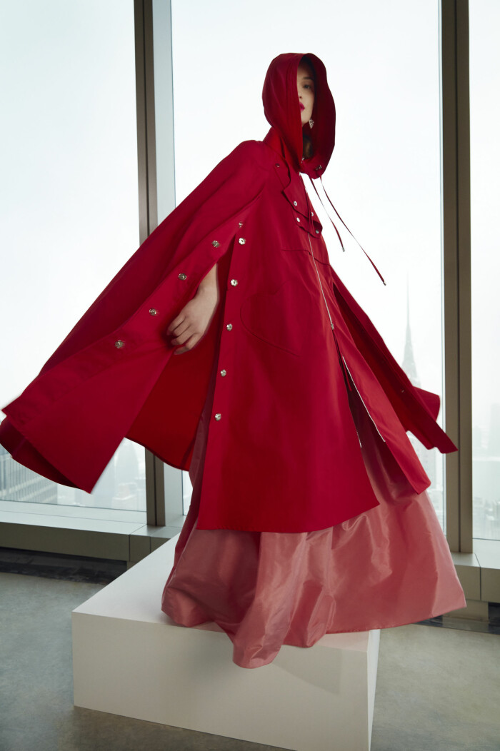 Carolina Herrera AW21. Röd jacka hösten 2021