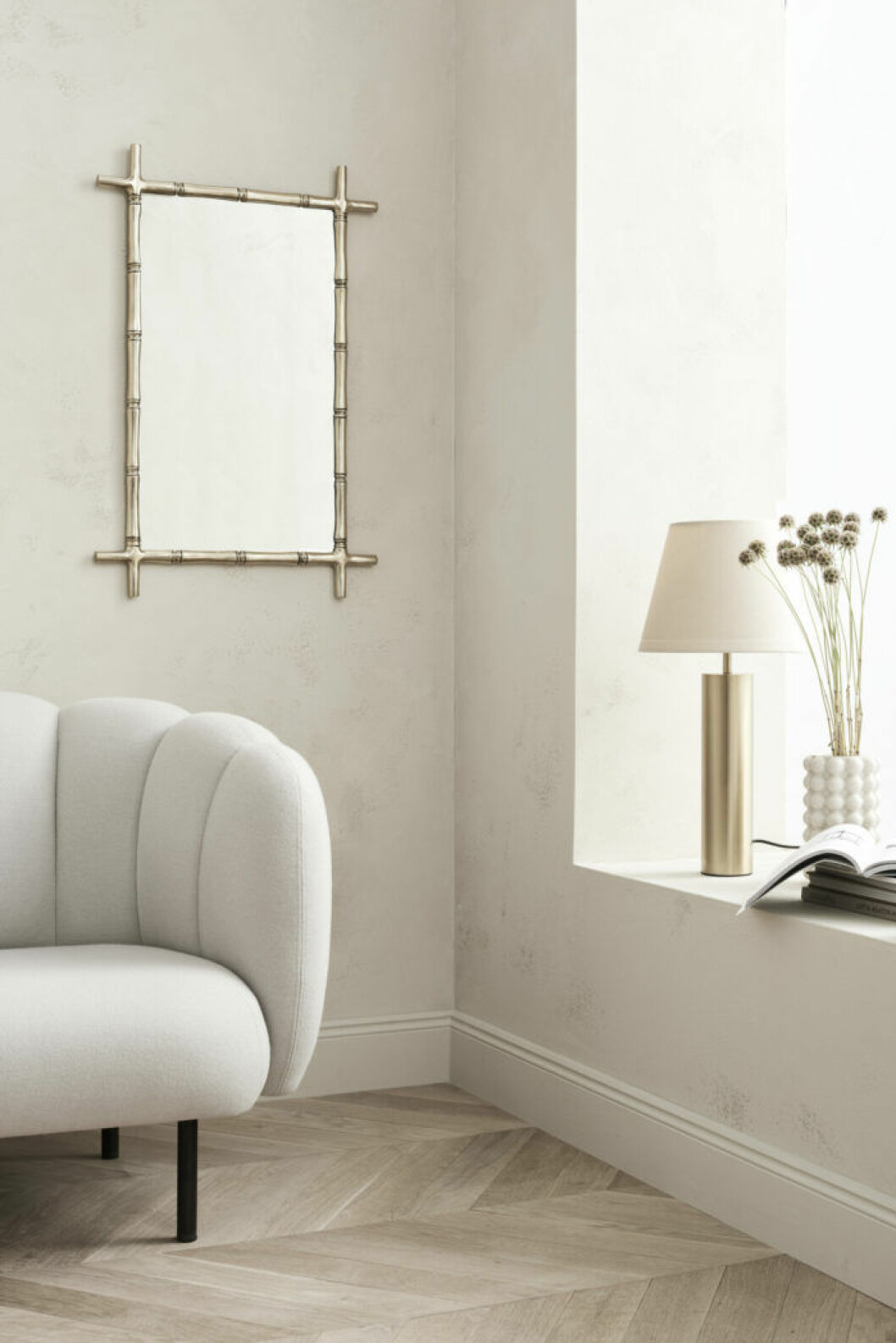 Runda former, bambuspegel av mässing och en stilren lampa från H&M Home 2019