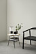 Svart karmstol och sidobord i trä med svarta stålben från H&M Homes mäbelkollektion våren 2109 