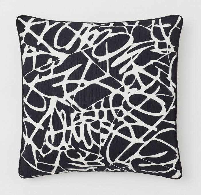 H&M Home x Diane von Furstenberg svartvit kudde